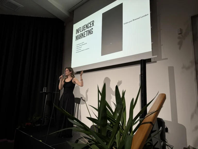 #Visičtvrtek: Konec perfektních reklam. Nastupuje UGC, kterému lidé věří